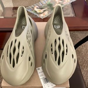 Brand new with tags and box 2023
Yeezy Foam Runner 'Stone Salt men's size 12